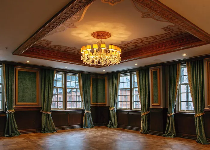 Windsor Arms Hotel