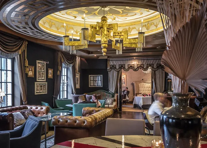 Windsor Arms Hotel